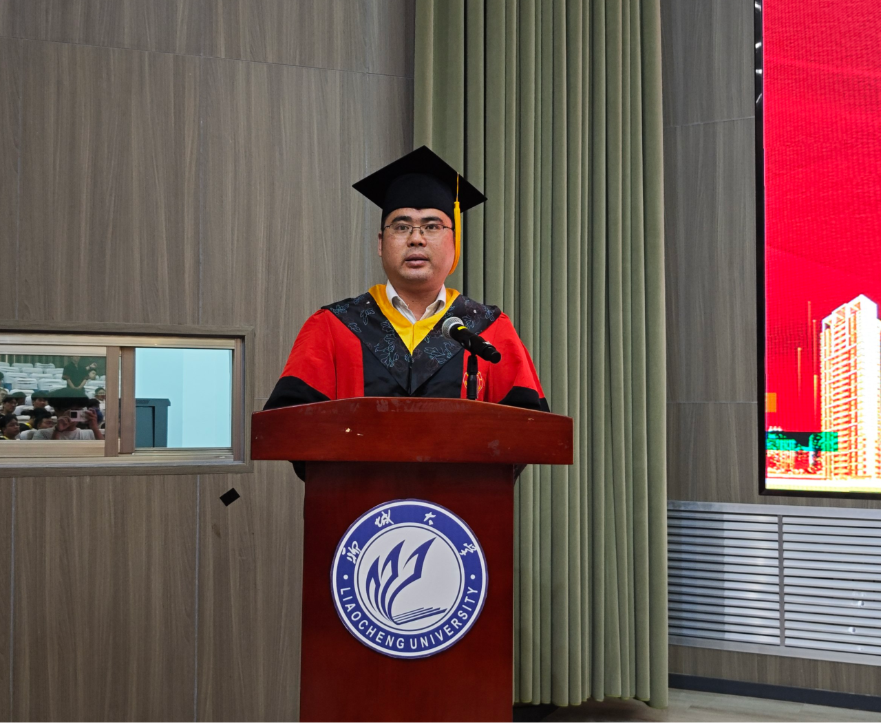 毕业典礼2.png